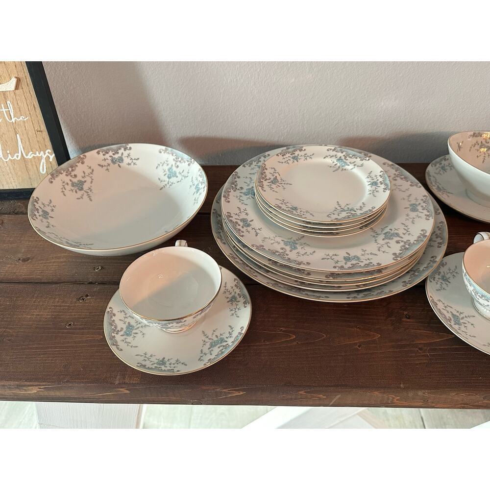 Vintage Imperil Seville Dinner Chine, Signed by Artist 24 Pieces Set for 4 - Picture 4 of 5